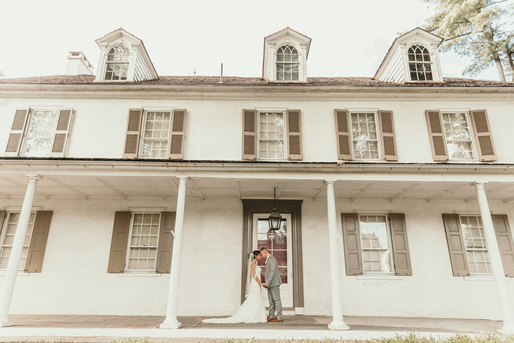 Historic-Mansion-Wedding-Couple-at-White-Chimneys-Estate-6