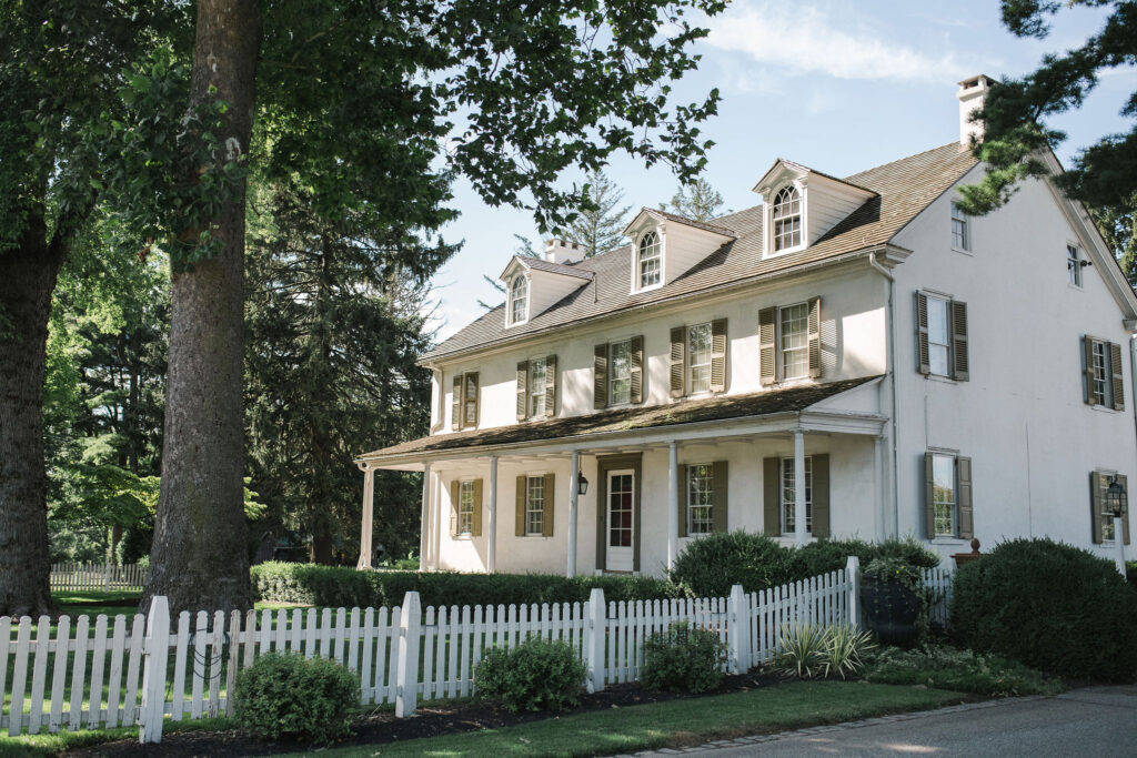 Historic-Mansion-at-White-Chimneys-Estate-1