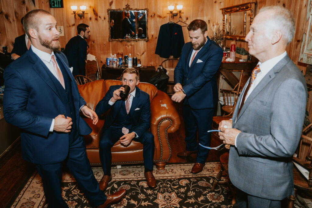 Grooms-Loft-Last-Chance-Lounge-at-White-Chimneys-Estate